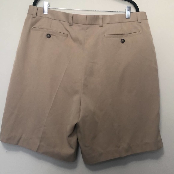 Cutter & Buck‎ Men’s Pleated Front Khaki Shorts. Size 38 EUC - Picture 2 of 4